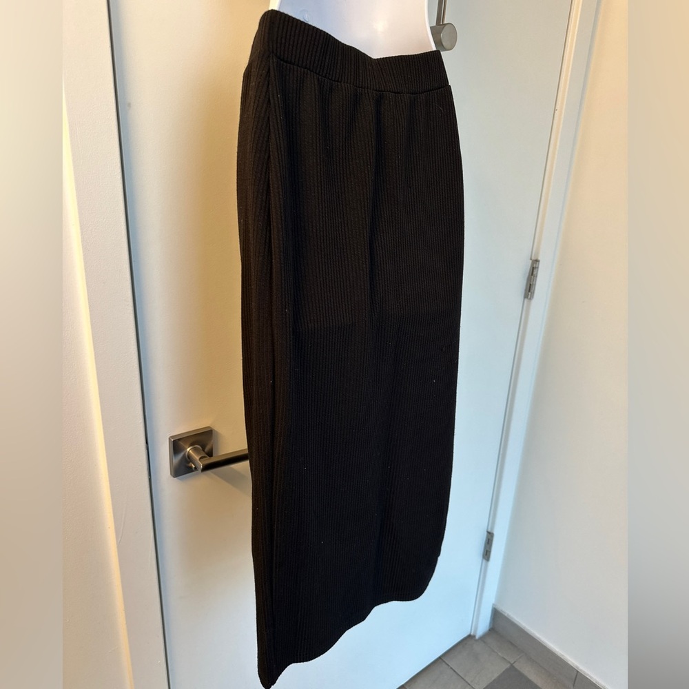 Elegant Black Pencil Skirt - Picture 5 of 6